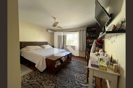 Casa à venda com 270m², 3 quartos e 2 vagas Casa à venda com 270m², 3 quartos e 2 vagasSuíte