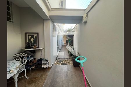 Casa à venda com 270m², 3 quartos e 2 vagas Casa à venda com 270m², 3 quartos e 2 vagasCorredor Externo