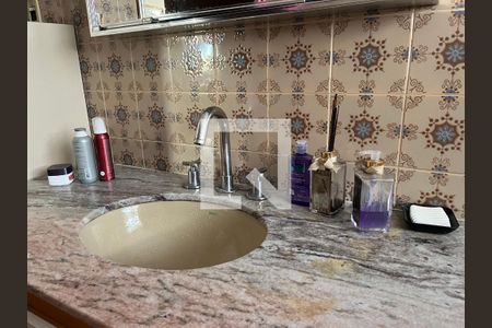 Casa à venda com 270m², 3 quartos e 2 vagas Casa à venda com 270m², 3 quartos e 2 vagasBanheiro da Suíte