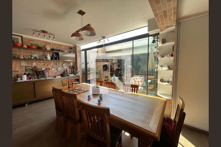 Casa à venda com 270m², 3 quartos e 2 vagas Casa à venda com 270m², 3 quartos e 2 vagasSala de Jantar