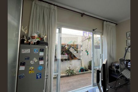 Casa à venda com 270m², 3 quartos e 2 vagas Casa à venda com 270m², 3 quartos e 2 vagasEscritório