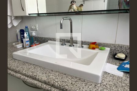 Casa à venda com 270m², 3 quartos e 2 vagas Casa à venda com 270m², 3 quartos e 2 vagasBanheiro Social
