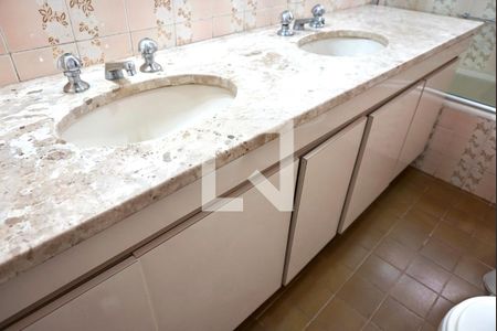 Apartamento para alugar com 180m², 4 quartos e 2 vagas Apartamento para alugar com 180m², 4 quartos e 2 vagasBanheiro suite