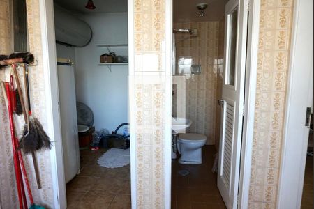 Apartamento para alugar com 180m², 4 quartos e 2 vagas Apartamento para alugar com 180m², 4 quartos e 2 vagasÁrea de serviço