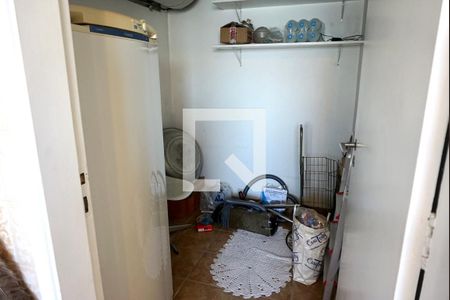 Apartamento para alugar com 180m², 4 quartos e 2 vagas Apartamento para alugar com 180m², 4 quartos e 2 vagasDependência