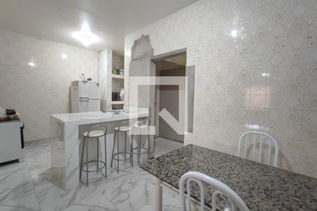 Casa à venda com 330m², 4 quartos e 1 vagaCozinha e Copa