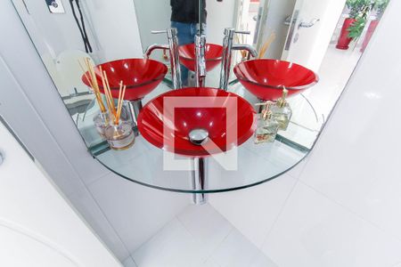 Casa à venda com 300m², 4 quartos e 4 vagas Casa à venda com 300m², 4 quartos e 4 vagasLavabo