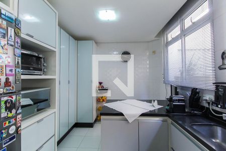 Casa à venda com 300m², 4 quartos e 4 vagas Casa à venda com 300m², 4 quartos e 4 vagasCozinha