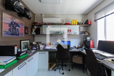 Casa à venda com 300m², 4 quartos e 4 vagas Casa à venda com 300m², 4 quartos e 4 vagasQuarto 4