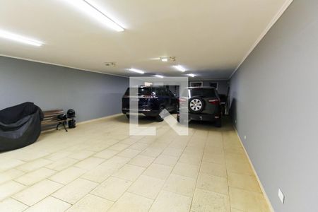 Casa à venda com 300m², 4 quartos e 4 vagas Casa à venda com 300m², 4 quartos e 4 vagasGaragem