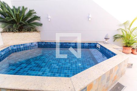 Casa à venda com 300m², 4 quartos e 4 vagas Casa à venda com 300m², 4 quartos e 4 vagasPiscina