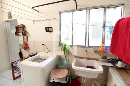 Casa à venda com 175m², 4 quartos e 1 vagaArea de serviço 2