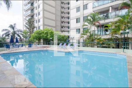 Apartamento à venda com 240m², 4 quartos e 3 vagas Apartamento à venda com 240m², 4 quartos e 3 vagasÁrea comum - Piscina