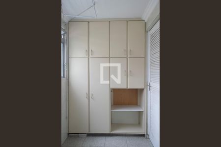 Apartamento à venda com 240m², 4 quartos e 3 vagas Apartamento à venda com 240m², 4 quartos e 3 vagasÁrea de Serviço