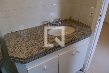 Apartamento à venda com 240m², 4 quartos e 3 vagas Apartamento à venda com 240m², 4 quartos e 3 vagasBanheiro Quarto 4