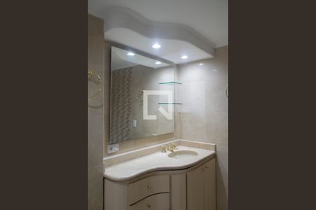 Apartamento à venda com 240m², 4 quartos e 3 vagas Apartamento à venda com 240m², 4 quartos e 3 vagasBanheiro Quarto 2