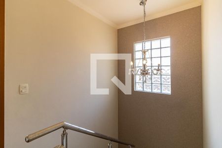 Casa à venda com 149m², 3 quartos e 2 vagas Casa à venda com 149m², 3 quartos e 2 vagasEscada