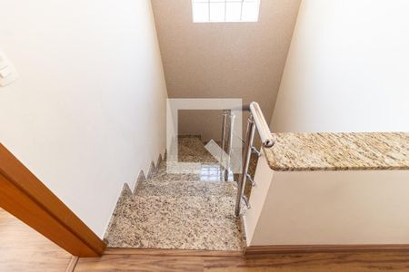 Casa à venda com 149m², 3 quartos e 2 vagas Casa à venda com 149m², 3 quartos e 2 vagasEscada