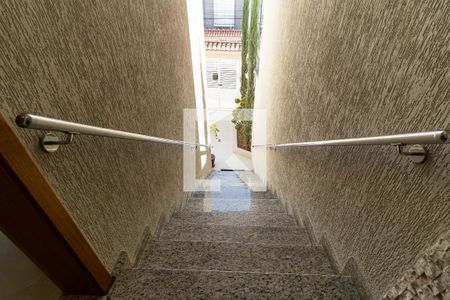 Casa à venda com 149m², 3 quartos e 2 vagas Casa à venda com 149m², 3 quartos e 2 vagasEscada