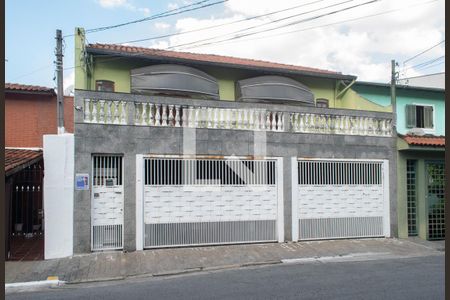Casa à venda com 297m², 4 quartos e 3 vagas Casa à venda com 297m², 4 quartos e 3 vagasFachada