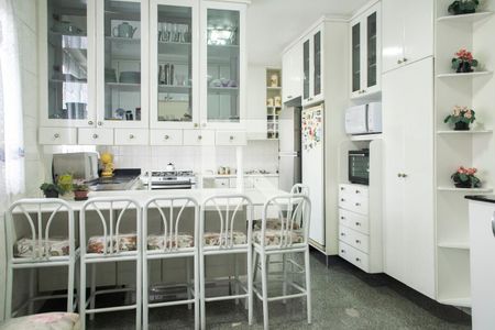 Casa à venda com 297m², 4 quartos e 3 vagas Casa à venda com 297m², 4 quartos e 3 vagasCozinha