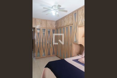 Casa à venda com 297m², 4 quartos e 3 vagas Casa à venda com 297m², 4 quartos e 3 vagasQuarto 1