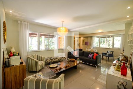 Sala de casa de condomínio à venda com 5 quartos, 242m² em Maceio, Niterói