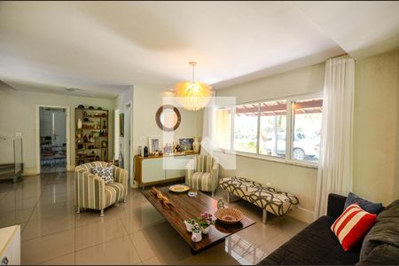 Sala de casa de condomínio à venda com 5 quartos, 242m² em Maceio, Niterói