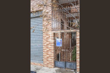 Casa à venda com 220m², 4 quartos e 1 vaga Casa à venda com 220m², 4 quartos e 1 vagaFachada