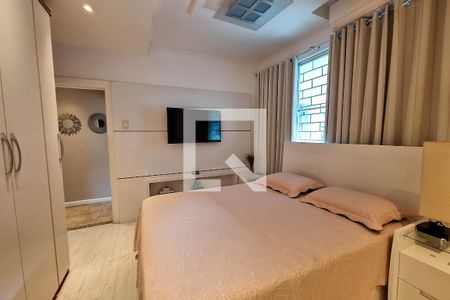 Casa à venda com 320m², 4 quartos e 3 vagas Casa à venda com 320m², 4 quartos e 3 vagasSuíte