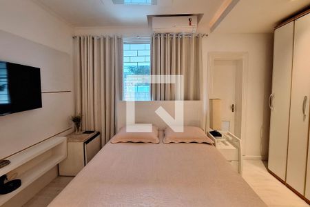 Casa à venda com 320m², 4 quartos e 3 vagas Casa à venda com 320m², 4 quartos e 3 vagasSuíte