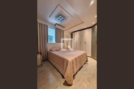 Casa à venda com 320m², 4 quartos e 3 vagas Casa à venda com 320m², 4 quartos e 3 vagasSuíte