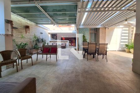 Casa à venda com 320m², 4 quartos e 3 vagas Casa à venda com 320m², 4 quartos e 3 vagasÁrea Comum