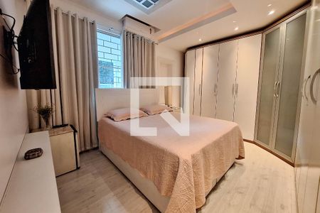 Casa à venda com 320m², 4 quartos e 3 vagas Casa à venda com 320m², 4 quartos e 3 vagasSuíte