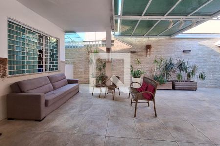 Casa à venda com 320m², 4 quartos e 3 vagas Casa à venda com 320m², 4 quartos e 3 vagasÁrea Comum