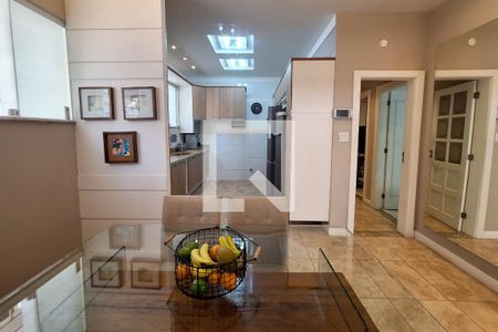 Casa à venda com 320m², 4 quartos e 3 vagas Casa à venda com 320m², 4 quartos e 3 vagasSala de Jantar