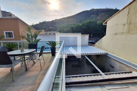 Casa à venda com 320m², 4 quartos e 3 vagas Casa à venda com 320m², 4 quartos e 3 vagasÁrea comum