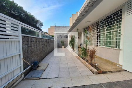 Casa à venda com 320m², 4 quartos e 3 vagas Casa à venda com 320m², 4 quartos e 3 vagasÁrea comum