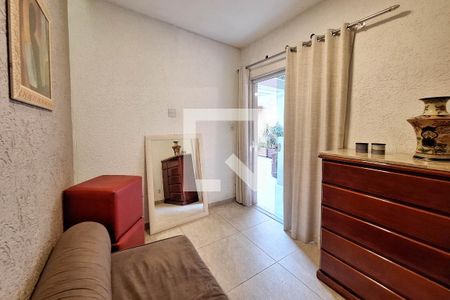 Casa à venda com 320m², 4 quartos e 3 vagas Casa à venda com 320m², 4 quartos e 3 vagasQuarto 3