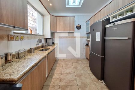 Casa à venda com 320m², 4 quartos e 3 vagas Casa à venda com 320m², 4 quartos e 3 vagasCozinha