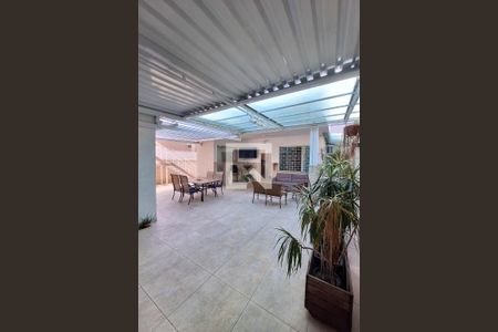 Casa à venda com 320m², 4 quartos e 3 vagas Casa à venda com 320m², 4 quartos e 3 vagasÁrea Comum