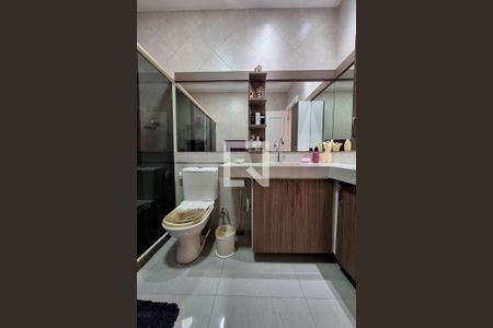 Casa à venda com 320m², 4 quartos e 3 vagas Casa à venda com 320m², 4 quartos e 3 vagasBanheiro Social