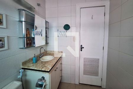 Casa à venda com 320m², 4 quartos e 3 vagas Casa à venda com 320m², 4 quartos e 3 vagasBanheiro da Suíte
