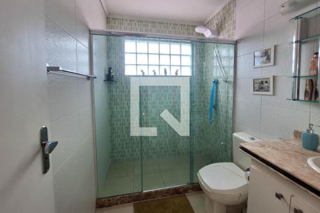 Casa à venda com 320m², 4 quartos e 3 vagas Casa à venda com 320m², 4 quartos e 3 vagasBanheiro da Suíte