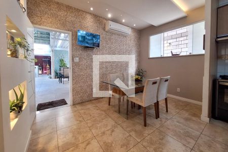 Casa à venda com 320m², 4 quartos e 3 vagas Casa à venda com 320m², 4 quartos e 3 vagasSala de Jantar