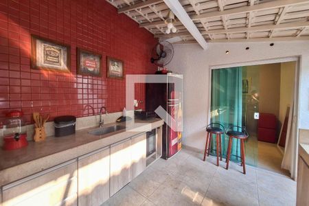 Casa à venda com 320m², 4 quartos e 3 vagas Casa à venda com 320m², 4 quartos e 3 vagasÁrea comum - Churrasqueira