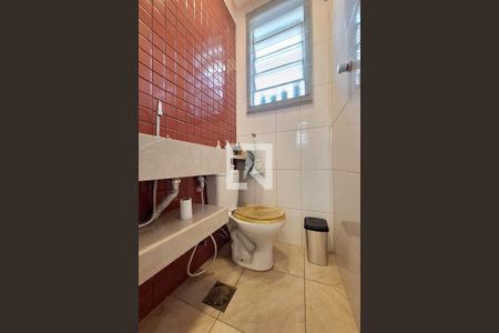 Casa à venda com 320m², 4 quartos e 3 vagas Casa à venda com 320m², 4 quartos e 3 vagasBanheiro Social