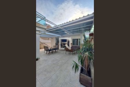 Casa à venda com 320m², 4 quartos e 3 vagas Casa à venda com 320m², 4 quartos e 3 vagasÁrea Comum