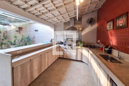 Casa à venda com 320m², 4 quartos e 3 vagas Casa à venda com 320m², 4 quartos e 3 vagasÁrea comum - Churrasqueira