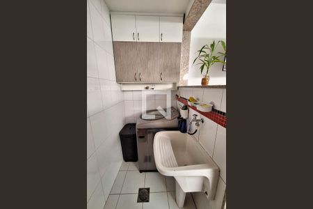 Casa à venda com 320m², 4 quartos e 3 vagas Casa à venda com 320m², 4 quartos e 3 vagasÁrea de Serviço